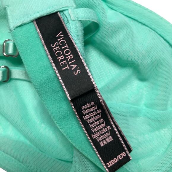 Victoria’s Secret High Neck Underwire Eyelash Lace Bralette Size 32DD - Picture 3 of 3